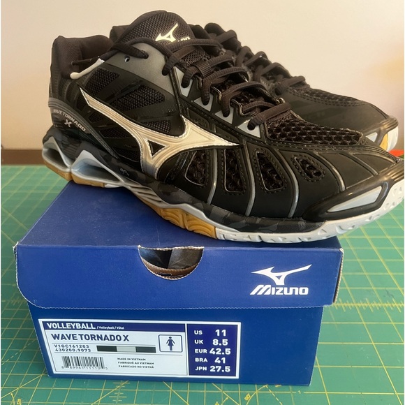 Mizuno Wave Tornado - New In Box - Womens Size 11 - Picture 1 of 6